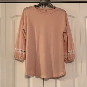 Light pink boutique top. 3/4 sleeves